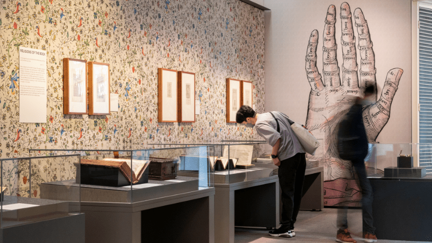 see the world of the book exhibition from anywhere with our virtual tour